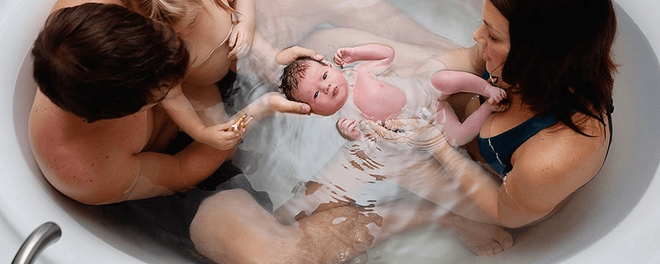 فواید و عوارض زایمان در آب